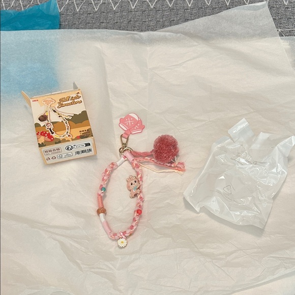 POP LAND Labubu Fall Into Sweaters MOKOKO Lanyard - Picture 2 of 6